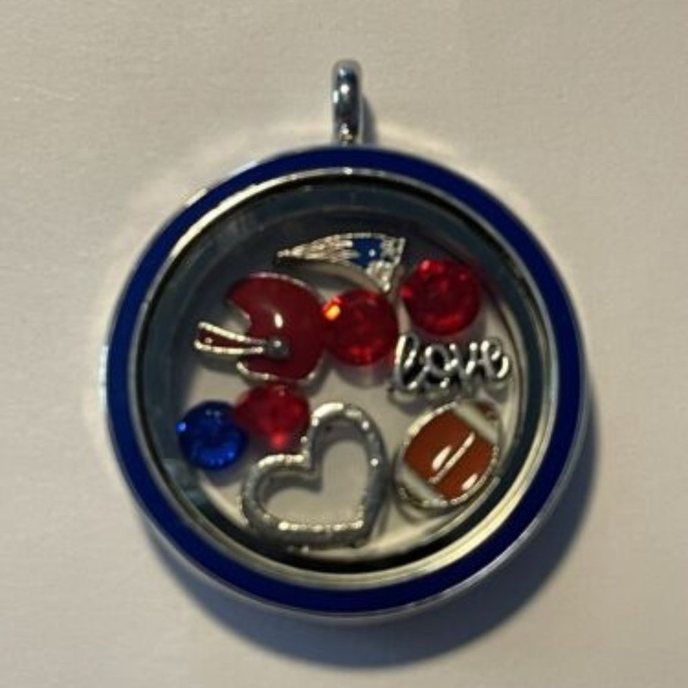 New England Patriots NFL Memory Charm Locket w/ 22 IN chain NEW